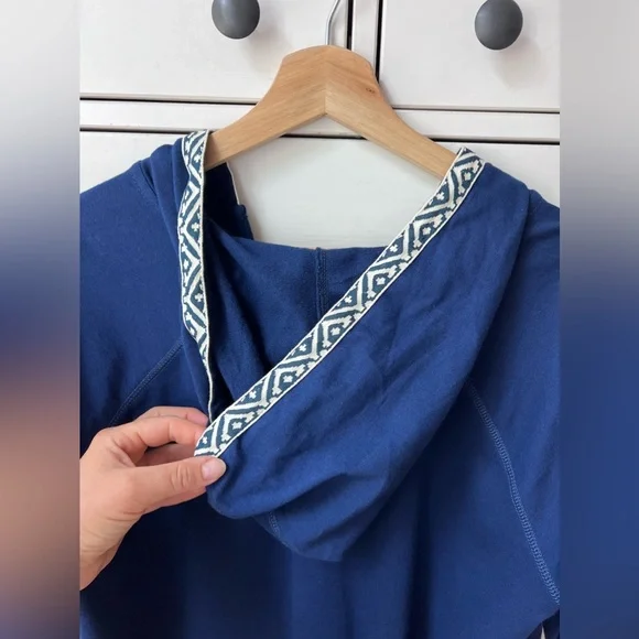 LRL Lauren Jeans‎ Women's Navy Blue Hoodie 100% cotton 1X size Lace V Neck top - Picture 10 of 17